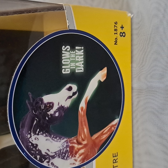 Breyer Spectre Halloween Traditional Model #1876 Glows In The Dark - Picture 4 of 13